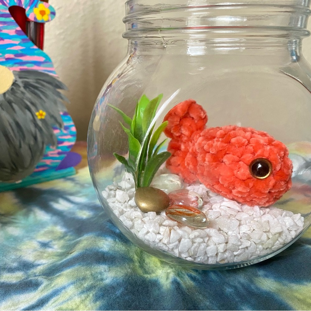 COPY - Crochet fish desk pet and tank